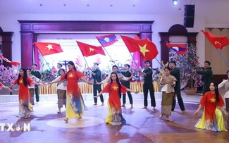 Thành lập Câu lạc bộ Di sản Áo dài Việt Nam tại Lào