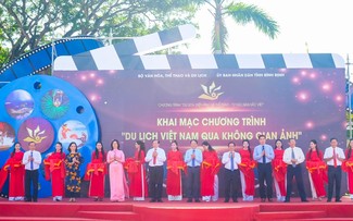 Du lịch Việt Nam qua không gian ảnh