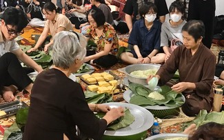 Hà Nội: Bánh chưng tình thương lan tỏa yêu thương đến đồng bào vùng lũ