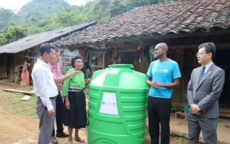 UNICEF hỗ trợ bồn nhựa chứa nước cho tỉnh Cao Bằng