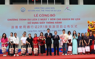 Ra mắt sản phẩm du lịch mới sử dụng giấy thông hành giữa Việt Nam - Trung Quốc
