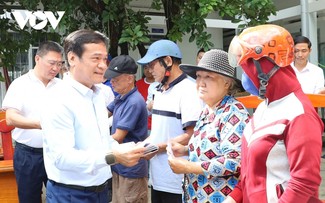 VOV phối hợp các đơn vị hỗ trợ 350 hộ dân vùng lũ Khánh Hòa