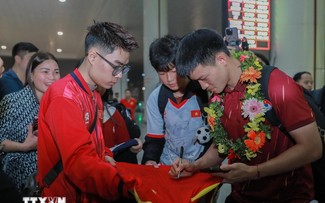 Đông đảo người hâm mộ đón Đội tuyển U22 Việt Nam về nước