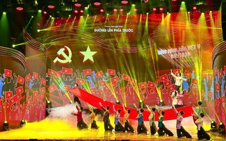Chương trình nghệ thuật “Đường lên phía trước” kỷ niệm 96 năm Ngày thành lập Đảng