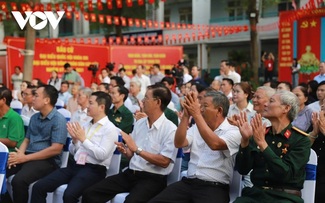 Nhiều cử tri tại Thành phố Hồ Chí Minh tham gia bầu cử từ sớm