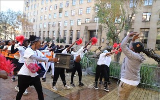 Street dance enlivens South Africa's city 