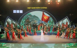 "Vietnam Resilient" charity program raises 120,000 USD for flood victims