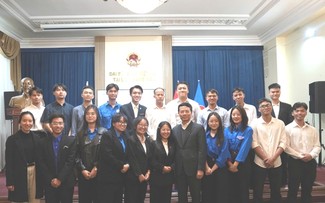 Minister urges Vietnamese students in Russia to contribute to IT development at home