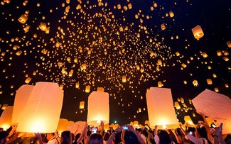  Loy Krathong: A Festival of Gratitude and Environmental Awareness