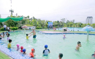 Quang Ninh offers free swimming lessons to rural children