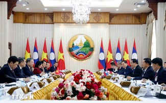 Vietnamese Party leader meets with Lao Prime Minister, National Assembly President in Vientiane