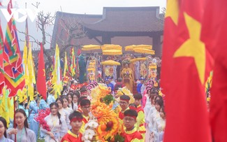 Sacred Yen Tu mountain hosts spring festival