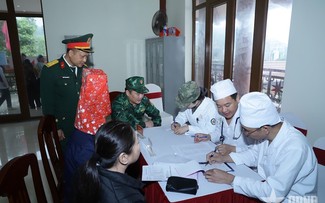 Vietnamese, Chinese military medical forces jointly provide healthcare to border communities