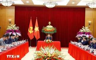Party chief meets leaders of international corporations