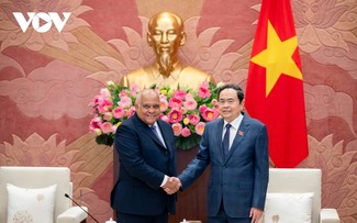 Titular del Parlamento de Vietnam recibe al saliente embajador cubano