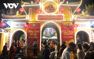 Ir a la pagoda y pedir palabras caligráficas: una tradición cultural en el inicio del año nuevo lunar 