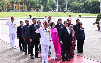 ประธานสภาล่างมาเลเซียเข้าเคารพศพประธานโฮจิมินห์