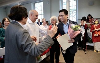 เพื่อนมิตรชาวอเมริกันและเพื่อนมิตรชาวต่างชาติในนครนิวยอร์กรำลึก 50 ปีแห่ง “สันติภาพและความก้าวหน้าทางสังคมในเวียดนาม”