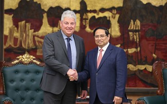  นายกรัฐมนตรีเสนอให้เครือบริษัทเซมิคอนดักเตอร์ ASML เนเธอร์แลนด์ผลักดันความร่วมมือกับเวียดนาม