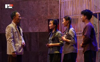 Theaterbühne begrüßt den 14. Parteitag