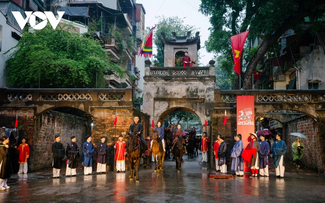 Frühlingsfarben von Thang Long durch Zeremonien in der Altstadt