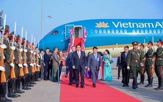 PM arrives in Vientiane, starting Laos visit