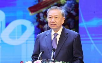 Party leader highlights institutional reform as key to economic growth
