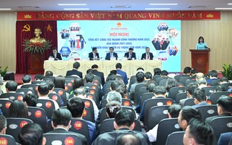 PM urges industry and trade sector to lead multiple fields