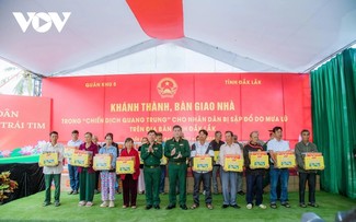 Military Region 5 hands over 96 houses to flood victims in Dak Lak