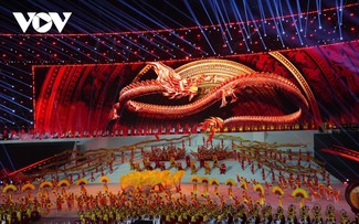 Special art program celebrates success of 14th National Party Congress