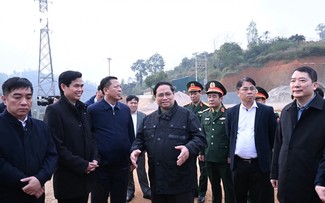 PM sets April 30 deadline for completion of Huu Nghi-Chi Lang Expressway