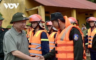 เลขาธิการใหญ่พรรค ประธานประเทศ โต เลิม กำกับงานด้านการแก้ไขผลเสียหายจากพายุไต้ฝุ่นยางิที่เตวียนกวางและฟู้เถาะ