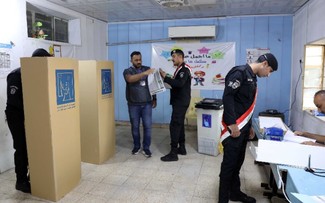 Élections en Irak: les forces de sécurité et les déplacés votent par anticipation