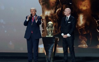 Donald Trump reçoit le “Prix de la paix de la Fifa”