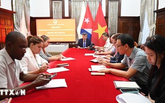 XVIe Congrès national du PCV: les journalistes cubains saluent les réussites du développement vietnamien