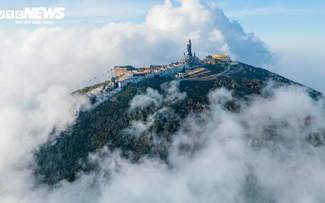 Ngắm núi Bà Đen hùng vĩ, huyền ảo từ trên cao