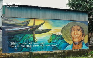 Làng du lịch nổi tiếng Huế gửi thông điệp bảo vệ môi trường vào tranh bích hoạ