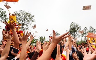 Độc đáo nghi lễ rước 'vua, chúa sống' tại lễ hội Đền Sái