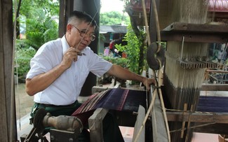 반푹 실크 마을의 불을 지키는 사람