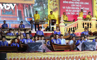 Un record national pour la musique traditionnelle khmère à Soc Trang