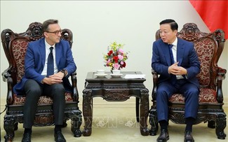 Trân Hông Hà rencontre le vice-président du groupe français CMA-CGM