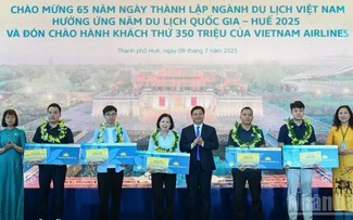 Vietnam Airlines accueille son 350 millionième passager à l’occasion de son 30e anniversaire