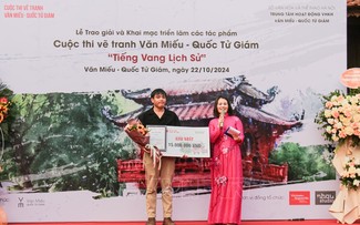 Trao giải cuộc thi vẽ tranh "Tiếng vang lịch sử"