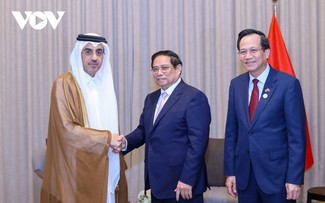 Thủ tướng Phạm Minh Chính tiếp quan chức các bộ, ngành Qatar