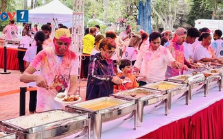 Rực rỡ lễ hội sắc màu Holi tại Hà Nội