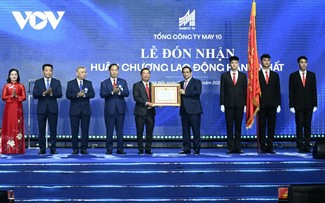 Thủ tướng Phạm Minh Chính yêu cầu xây dựng Tổng công ty May 10 thành một thương hiệu toàn cầu