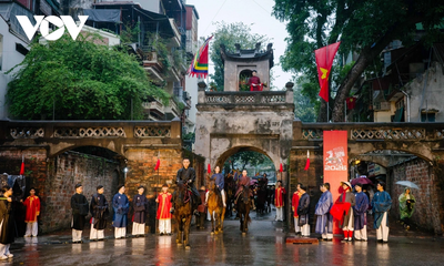 Frühlingsfarben von Thang Long durch Zeremonien in der Altstadt