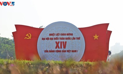 ນະຄອນຫຼວງ ຮ່າໂນ້ຍ ເຕັມໄປດ້ວຍທຸງ, ດອກໄມ້ ມຸ່ງໄປເຖິງກອງປະຊຸມໃຫຍ່ຄັ້ງທີ XIV ຂອງພັກ