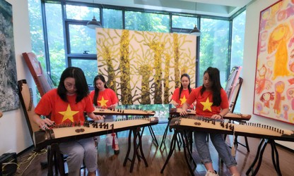 Plucking patriotism: Stories from a Dan Tranh classroom