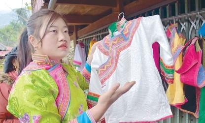 Traditional costumes of Xa Phang ethnic minority